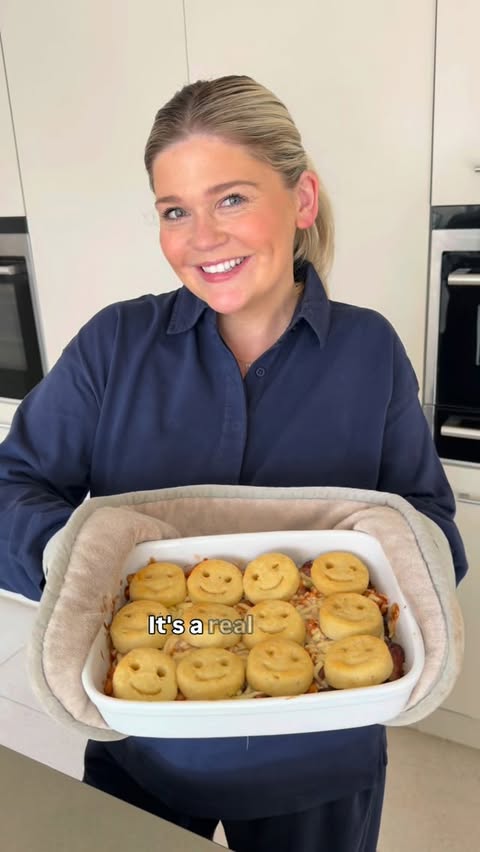 Instagram post by @mallorybourn for McCain Foods. Caption reads: AD The kids will be home in 20 mins so let’s turn....