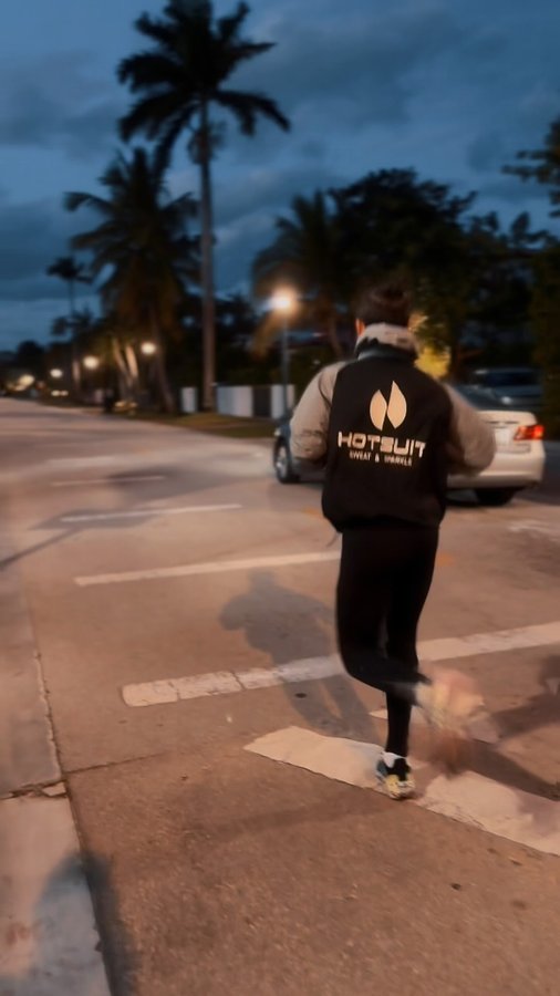 Instagram post by @misilcapllonch for Hotsuit. Caption reads: [...] continues, and I’m proud to have....