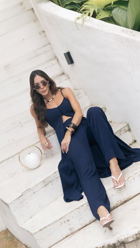 Instagram post by @_giovargas for Riachuelo. Caption reads: @riachuelo + @helorocha ✨ só pedir o link nos....