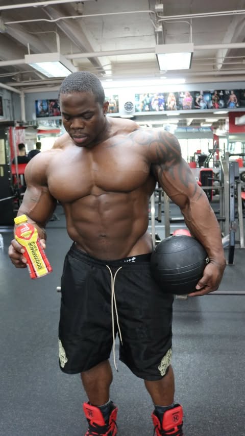 Instagram post by @ifbbpro.big.general for Animal. Caption reads: [...] discount code DWAYNE20
Supps - @animalpak....