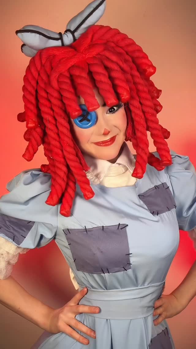 Instagram post by @spilll.thetea for UNIQSO. Caption reads: [...] who should I cosplay next? 👀
Wearing....