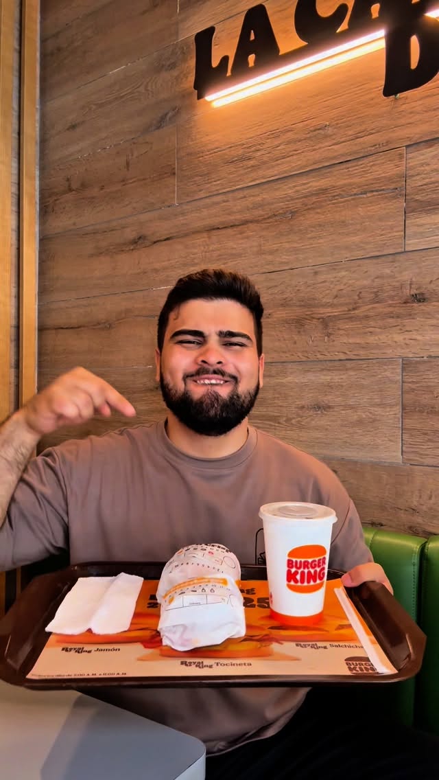 Instagram post by @eduardoduluc for Burger King. Caption reads: 🔥 OFERTA‼️Martes y Jueves de septiembre se come....