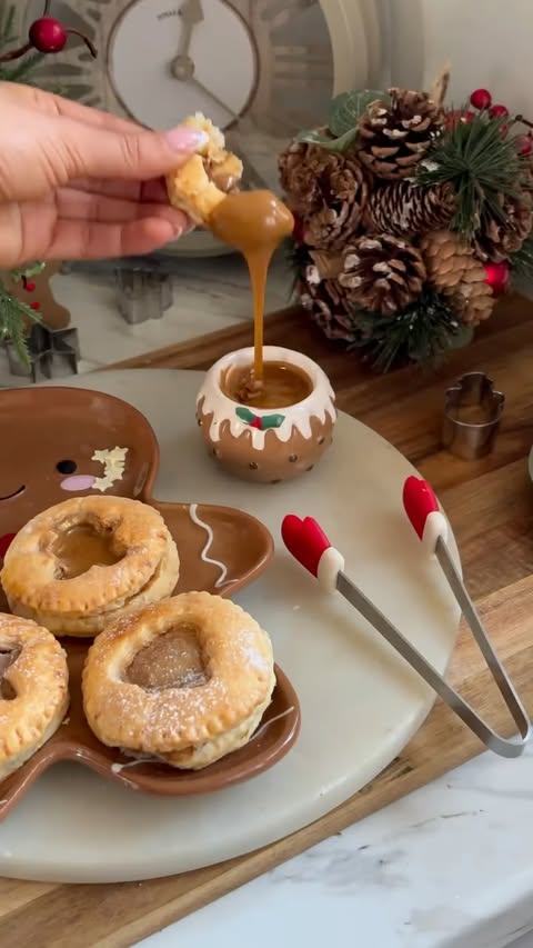 Instagram post by @chloeandleox for Instant Pot. Caption reads: [...] Biscoff Puff Pastry Bites ⭐️🎄 @instantpotuk....