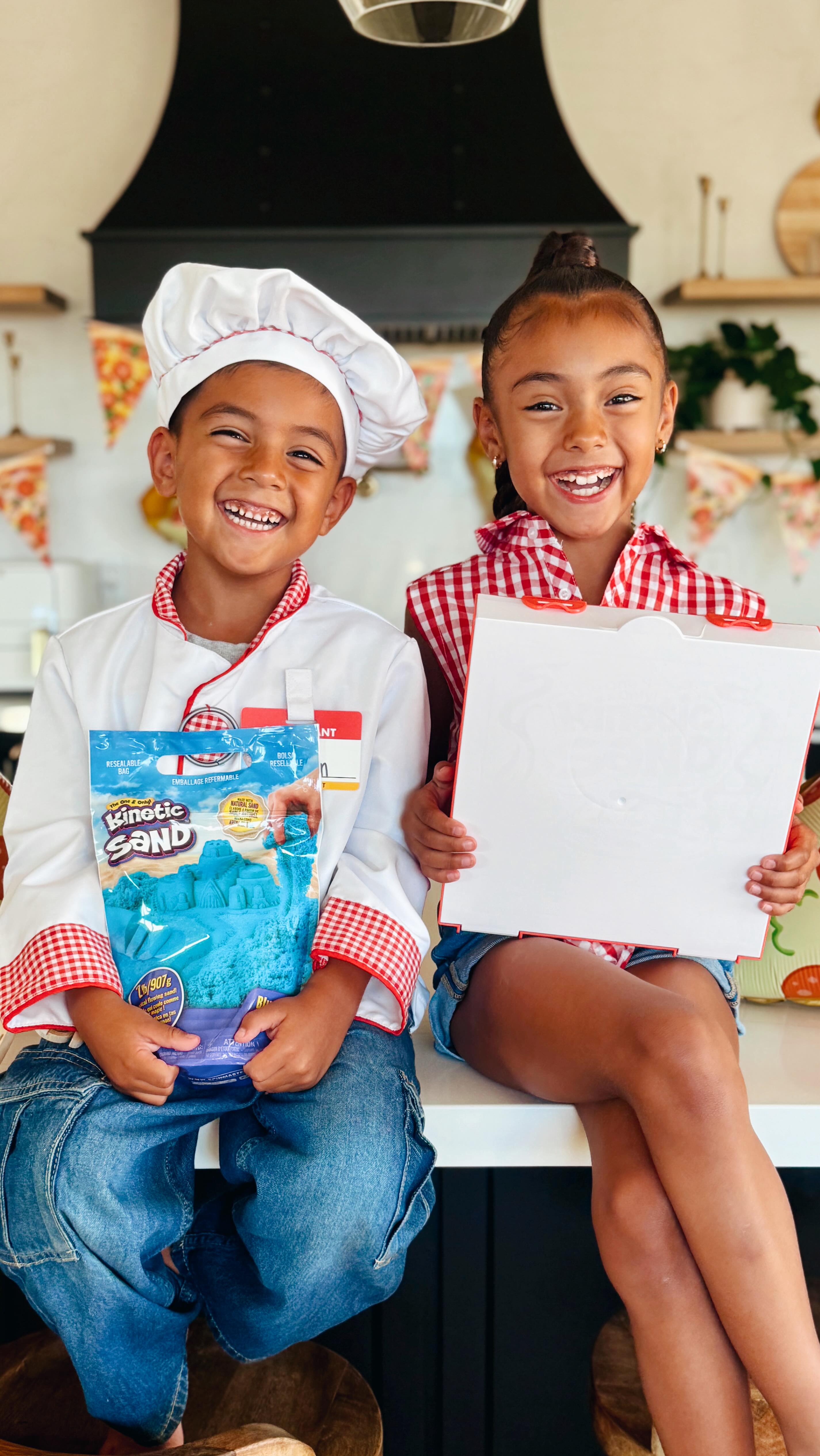 Instagram post by @readysetrico for Kinetic Sand. Caption reads: [...] Ready, Set, Pizza Party! 🍕
.
The new....
