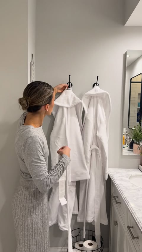 Instagram post by @pinesandpalms3 for Cariloha. Caption reads: [...] like some fresh sheets & towels from....