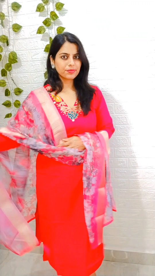 Instagram post by @sona_singh172 for Navlik. Caption reads: Beautiful suit from @navlik.in
Available on [...].