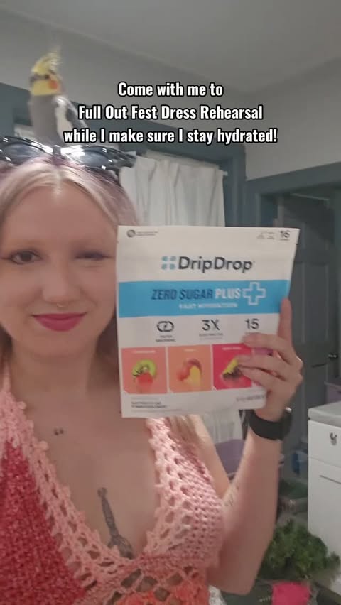 Instagram post by @beatrice_lebrun for Stack Influence. Caption reads: [...] hydration boost I always need 💖....