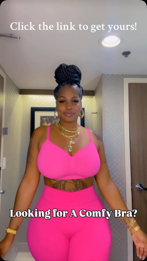 Instagram post by @thickndimples for Feelingirl. Caption reads: 🛍️ @feelingirlofficial Seamless Wireless [...].