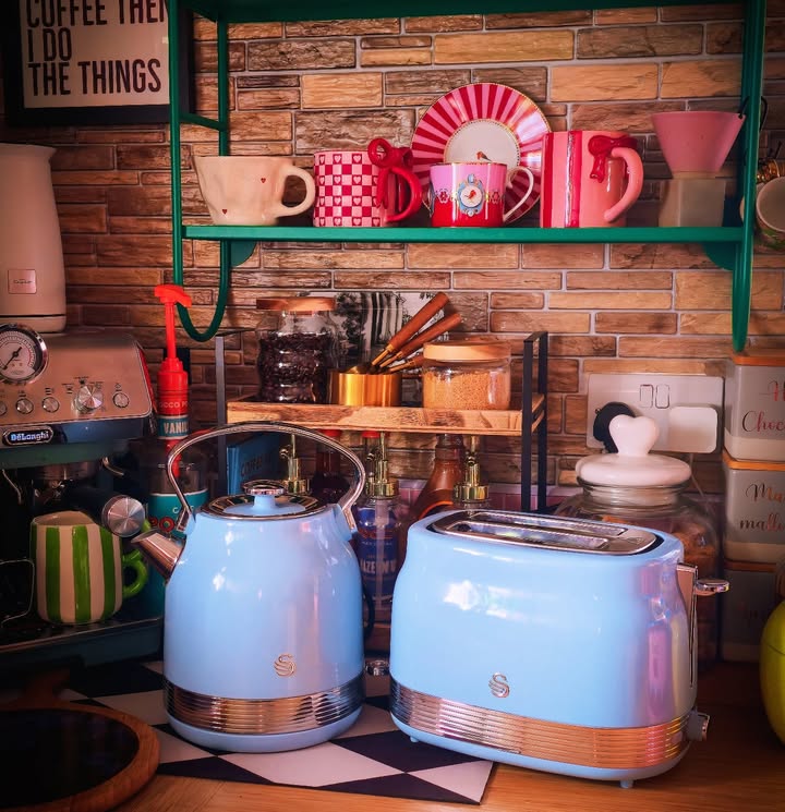 Instagram post by @thecornerflatldn for Swan Brand. Caption reads: Ｊａｎｕａｒｙ  Ｂｌｕｅｓ

... but make them cute 💙

Ad |....