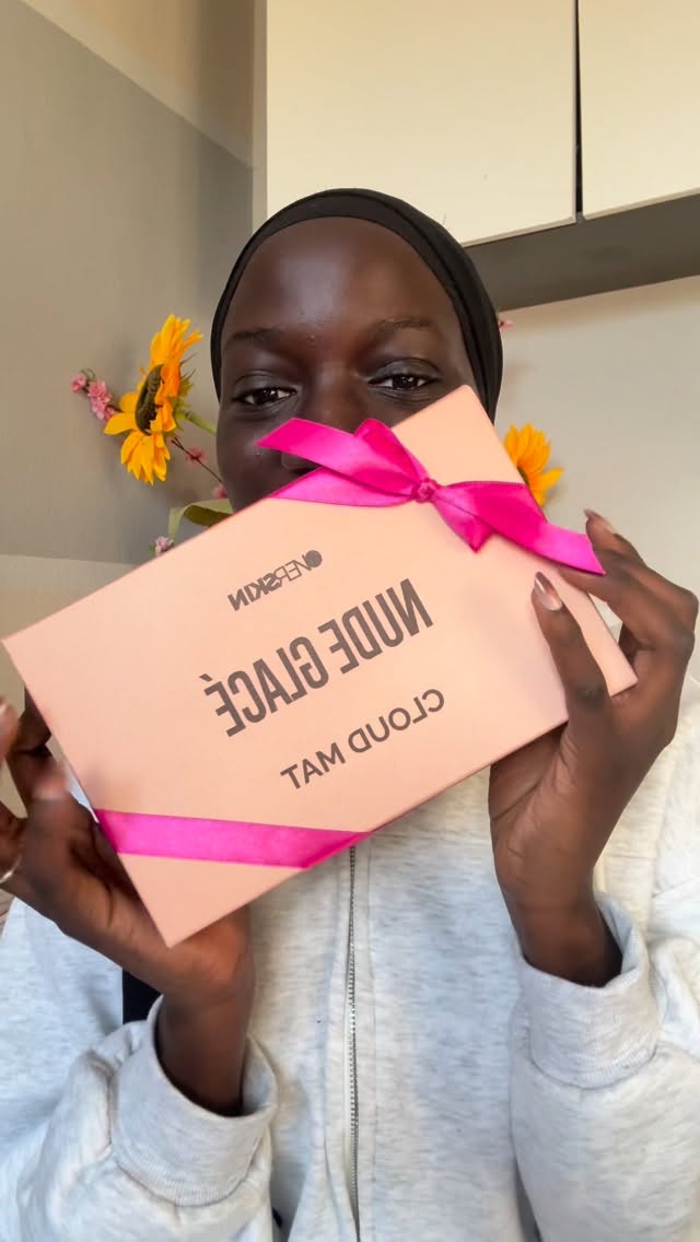 Instagram post by @fambayeediouf for Overskin. Caption reads: [...] pacchi dai brandd, GRAZIE❤️

@smashboxitaly....