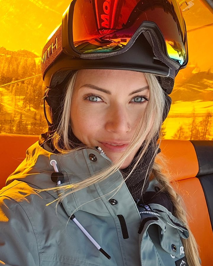 Instagram post by @_lets.go.get.lost_ for SMITH Optics. Caption reads: [...] days 😍🫶

Helmet & goggles by @smithoptics....