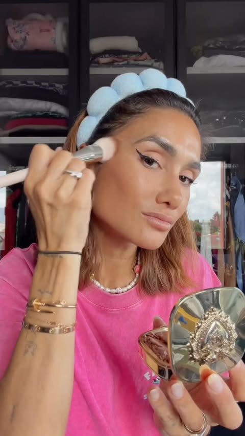 Instagram post by @ierapaperlight for Guerlain. Caption reads: [...] de ojos - terracotta concealer @guerlain....
