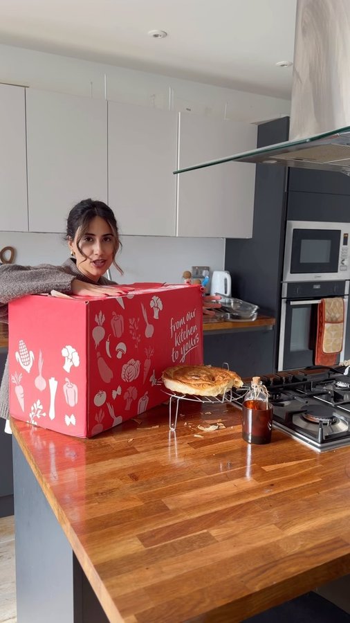 Instagram post by @raniamvr for Slimming World. Caption reads: AD| Just got home from the school run to find our....