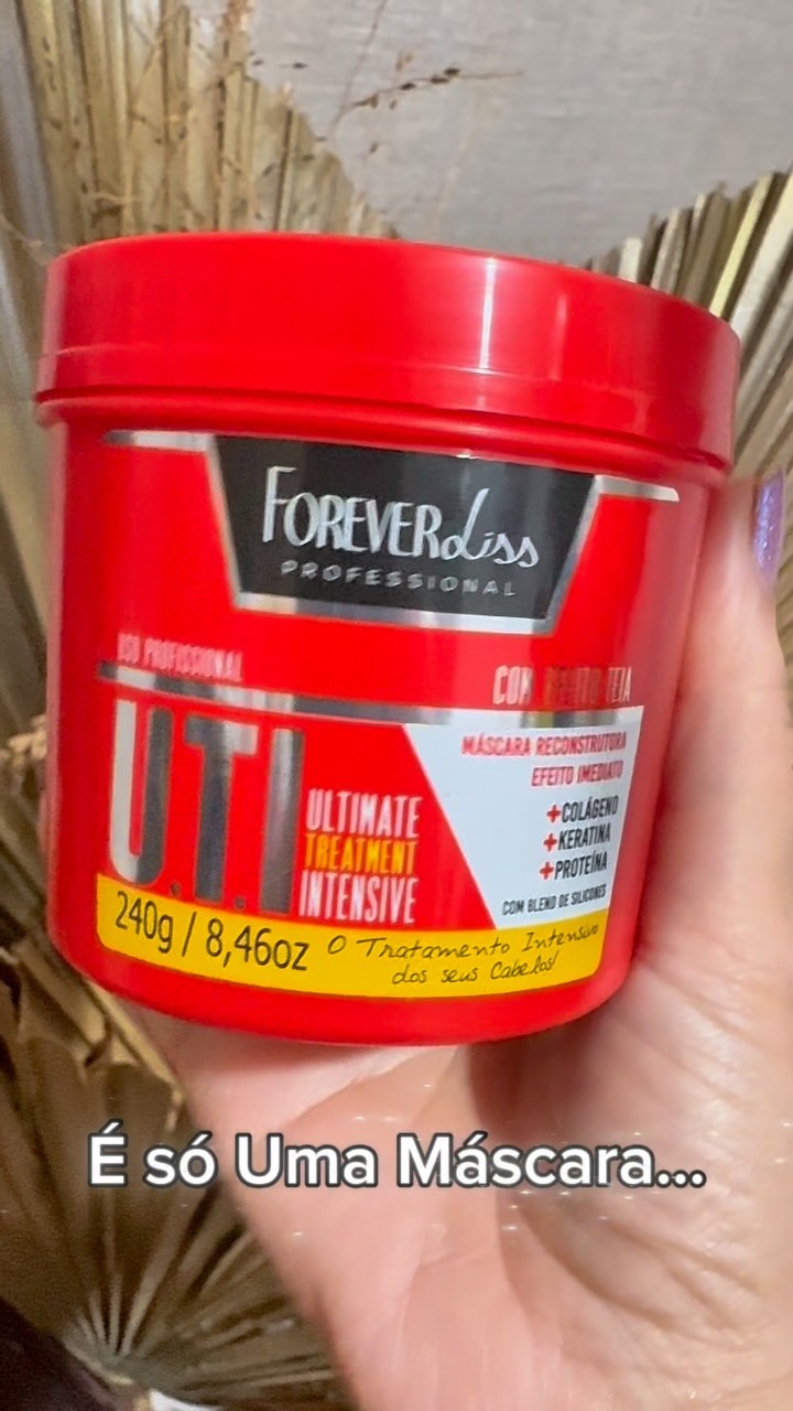 Instagram post by @cleogaarcia for Forever Liss. Caption reads: UTI Capilar ativada! 🚨💆‍♀️
Sabe aquele cabelo....