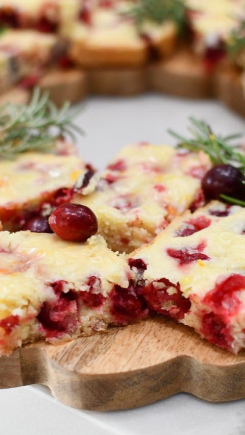 Instagram post by @hip2save for Ocean Spray. Caption reads: Comment CAKE and we’ll DM you a link to the recipe....