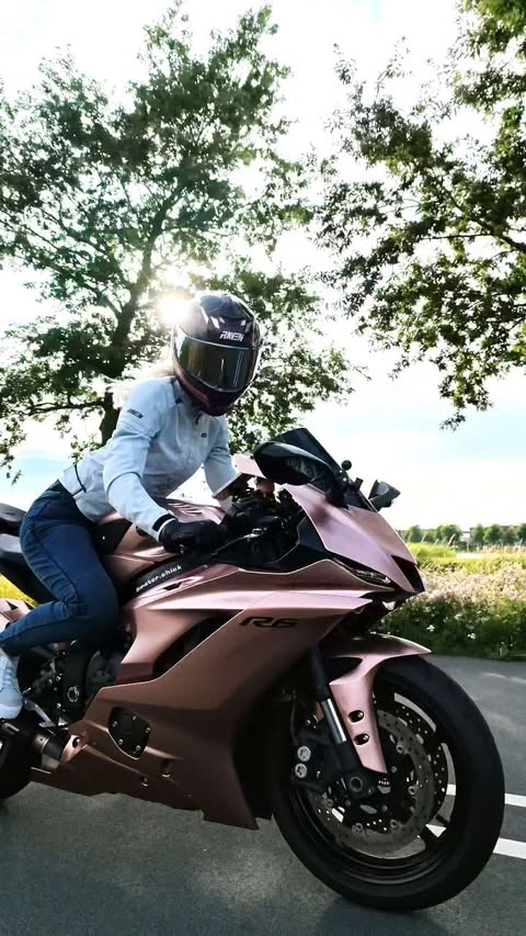 Instagram post by @motor.chick for XLMOTO. Caption reads: [...] good! 🧥: @ravensportsofficialonroad @xlmoto....