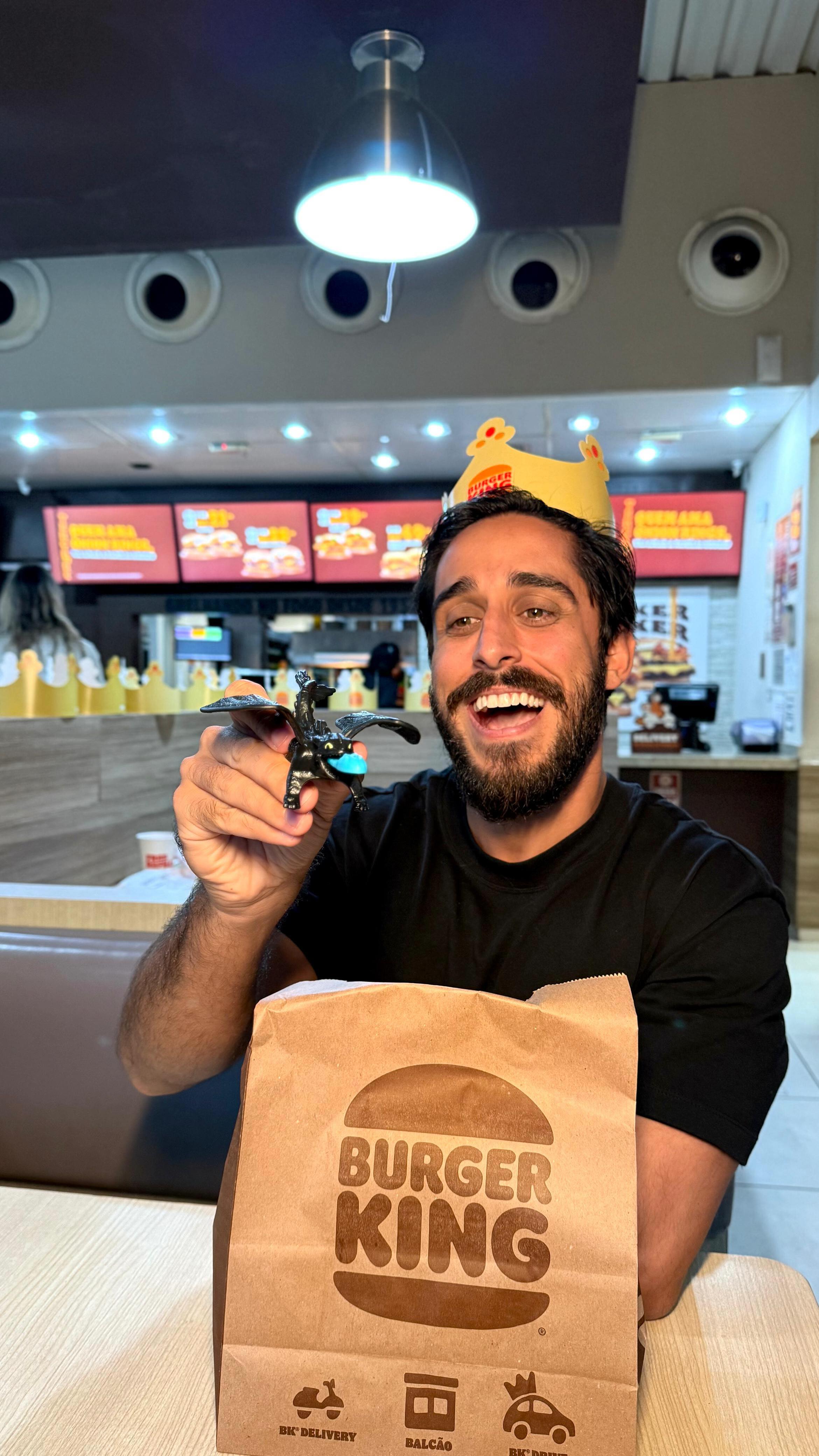 Instagram post by @viajabrito for BURGER KING. Caption reads: Já pensou em ter o Banguela aí na sua casa?! Essa....