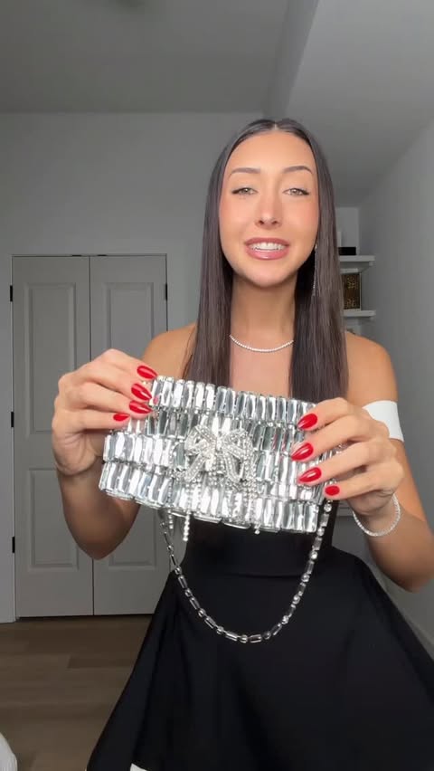 Instagram post by @taylortiminskas for Poshmark. Caption reads: my favorite time of year for statement accessories....