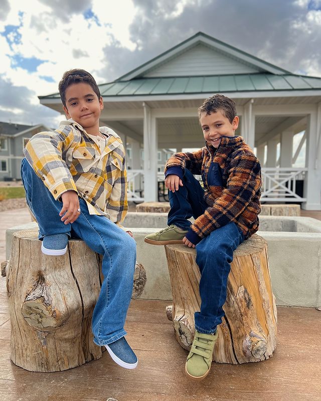 Instagram post by @camillalimaavelar for FabKids. Caption reads: #fabkidspartner
.
.
Fabkids has the best options....