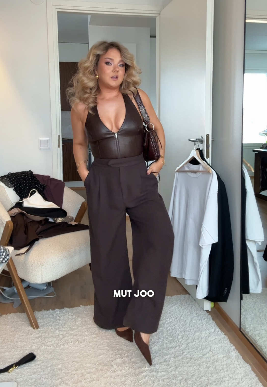 TikTok post by @noracabell for En Route Jewelry. Caption reads: [...] @Alvedag •rannekorut @en route jewelry....