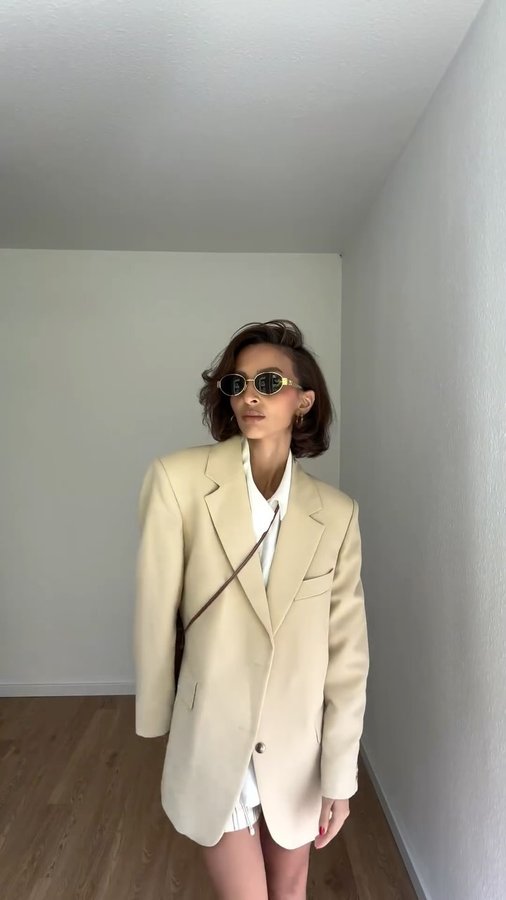 Instagram post by @noura.schroeter for PAUL VALENTINE. Caption reads: [...] celine
shorts: cos
jewellery: @paulvalentine....