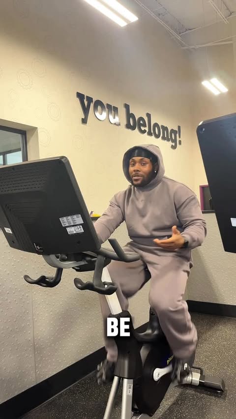 Instagram post by @quanbfit_ for Merach. Caption reads: [...] for 8% off 💪🏽 Links in bio 👇🏾 @merachfit....