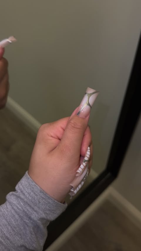 Instagram post by @beautybyiixeeel for Bornpretty. Caption reads: [...] to save $
•
☟︎Products used....