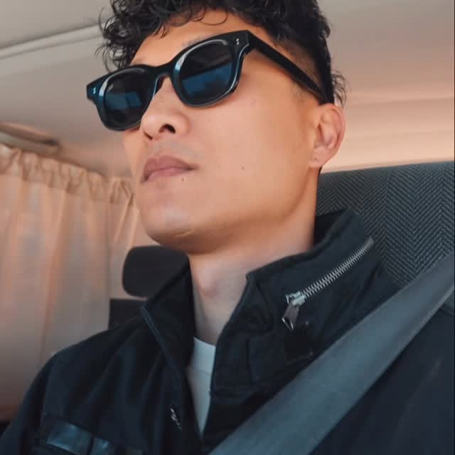 Instagram post by @wah.wuu for Rosetta Stone. Caption reads: Get 60% OFF @rosettastone Lifetime Subscription....