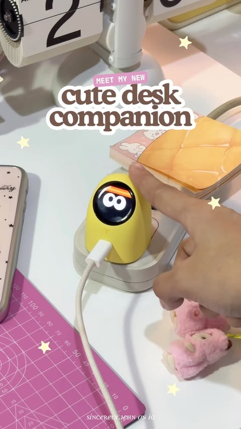 Instagram post by @sincerely.jehn for TORRAS. Caption reads: [...] desk companion!🥹🤏🏻 The TORRAS FlashEye....