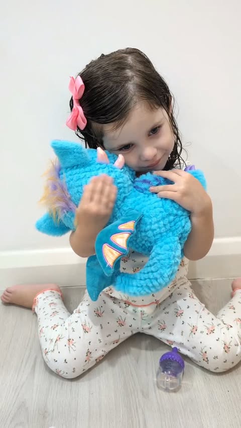 Instagram post by @vanessa93_x for Moose Toys. Caption reads: [...] #BringJoyHome #LittleLivePets #ad @moosetoys....