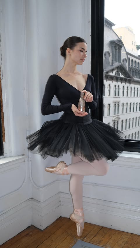 Instagram post by @violetta for Sam Edelman. Caption reads: Duet by @sam_edelman wraps you in the lifting....