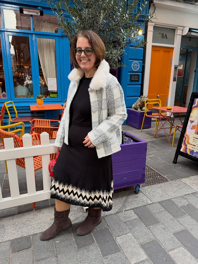 Instagram post by @whoisthatlondonmum for Izabel London. Caption reads: My favourite monochrome combination 🤍🖤 Ad....