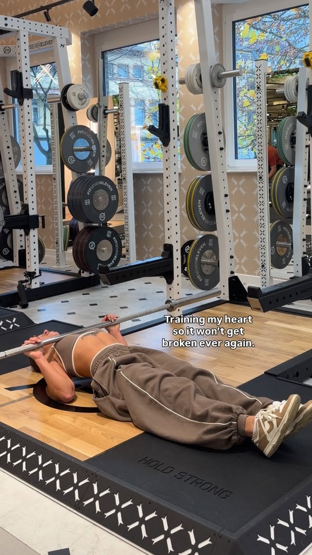 Instagram post by @lisa_schmahl for Teveo. Caption reads: gym since 2021; heartbreak-free since 2021 (so it....