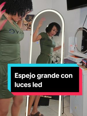 TikTok post by @yilysinfiltros for Sweetcrispy. Caption reads: [...] y 200 LED . . #espejo #espejoconluz....