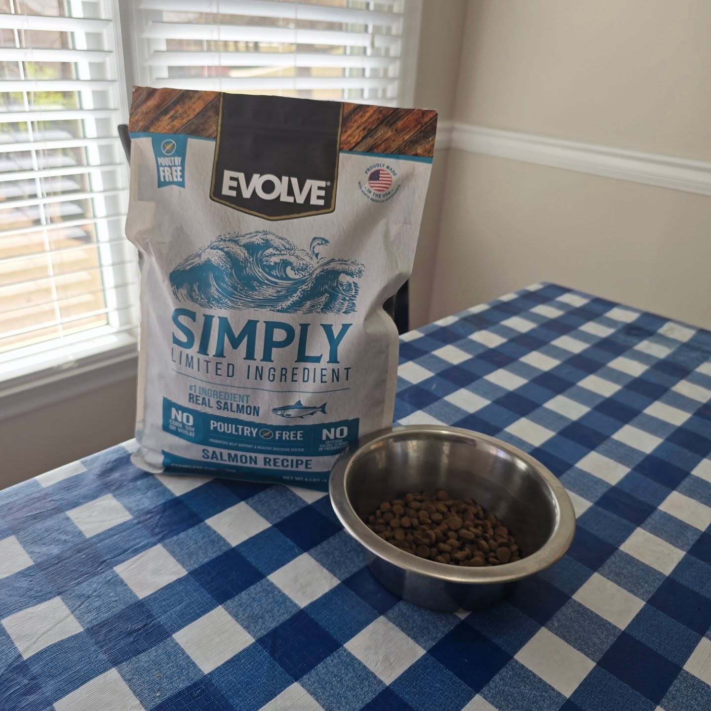 Instagram post by @iceeresults for Influenster. Caption reads: @influenster @evolvepetfood #complimentary [...].