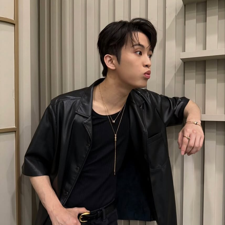 Instagram post by @onyourm__ark for Boucheron. Caption reads: #boucheron #quatre.