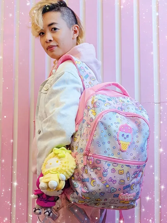 Instagram post by @prettyknightlauri for Blippo. Caption reads: ✨️Enjoy a FREE holiday gift from me and @blippo....