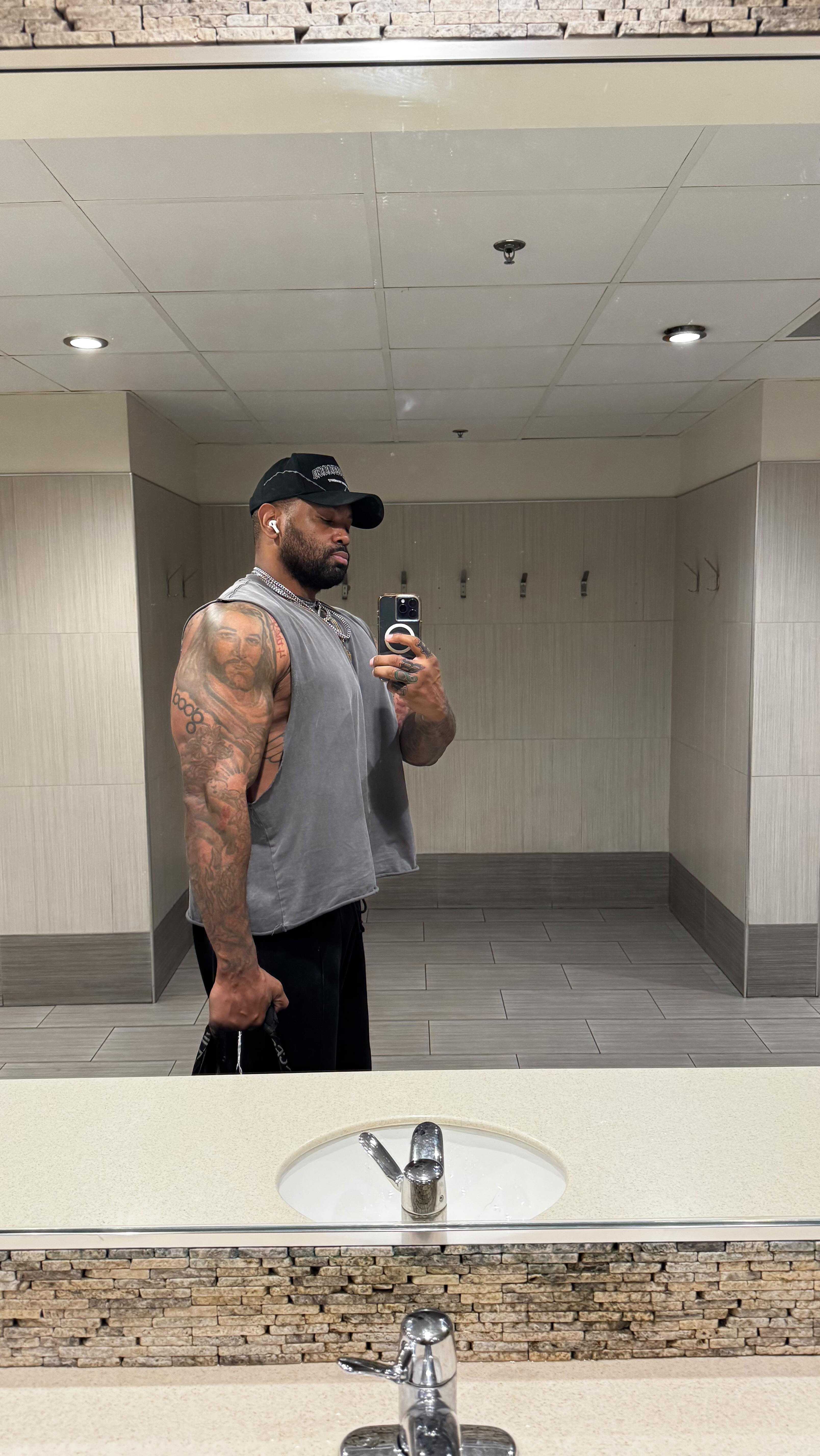 Instagram post by @chef_boyard_j for Rule One Proteins. Caption reads: [...] JWILL
@simplygmeals JWILL
@ruleoneproteins....