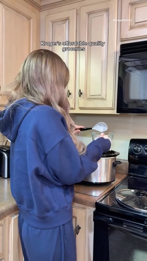 Instagram post by @tennesseewhitney for Kroger. Caption reads: #ad @krogerco 3 ingredient dip that disappears....