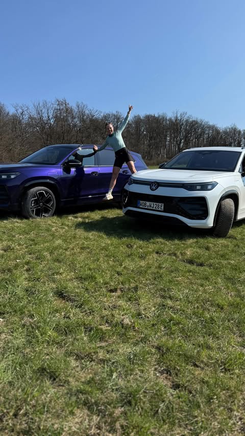Instagram post by @runninggirl.joyce for Volkswagen. Caption reads: [...] 💜 Weißer-Winter 🤍 #vw #volkswagen....