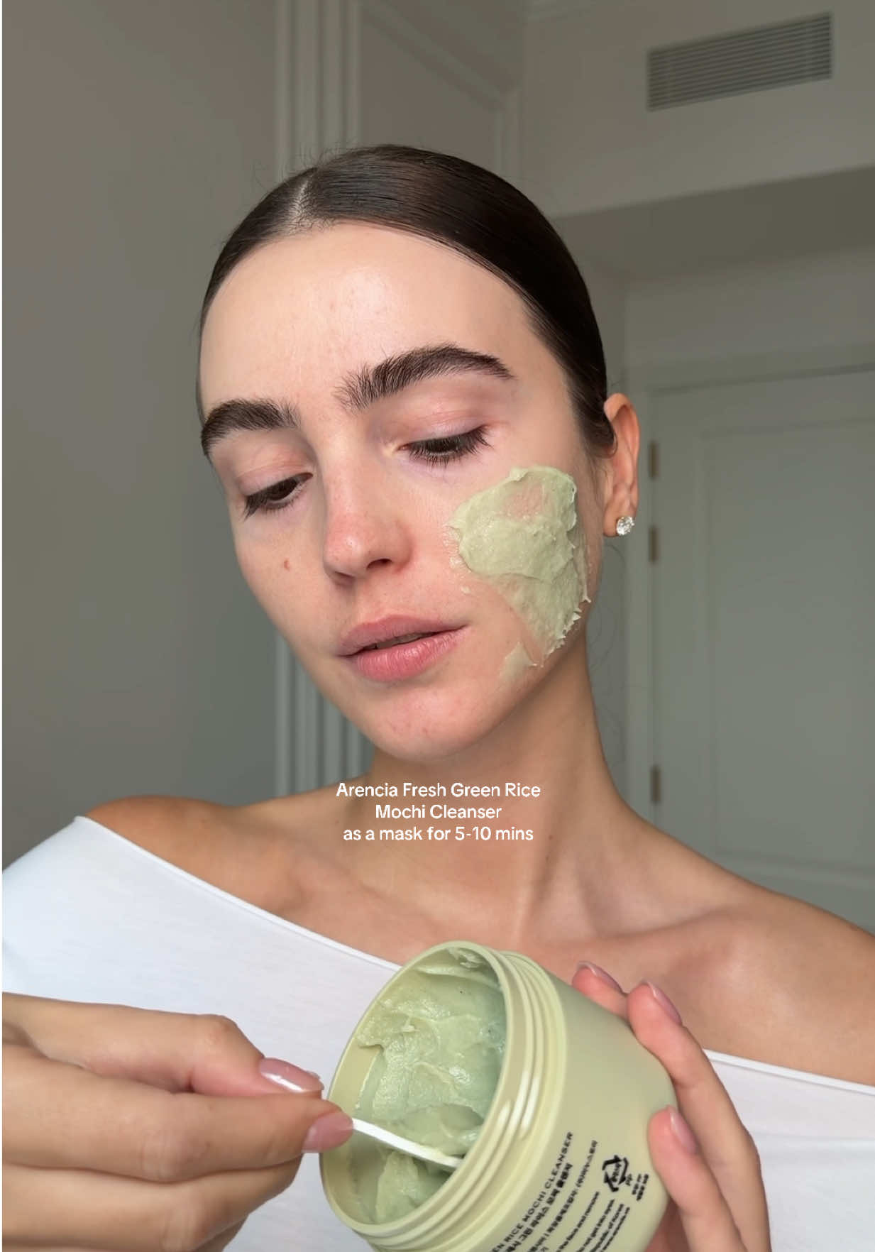 TikTok post by @tanyasv_ for arencia. Caption reads: Prepare my skin for makeup with me ✨🤍 @Arencia Ad....