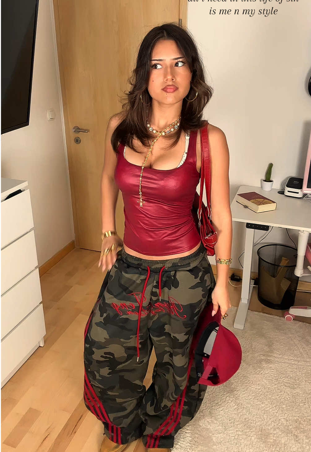 TikTok post by @aiiezy for Thesupermade. Caption reads: Get 15% off with „AIIEZY“ @Thesupermade Shop [...].