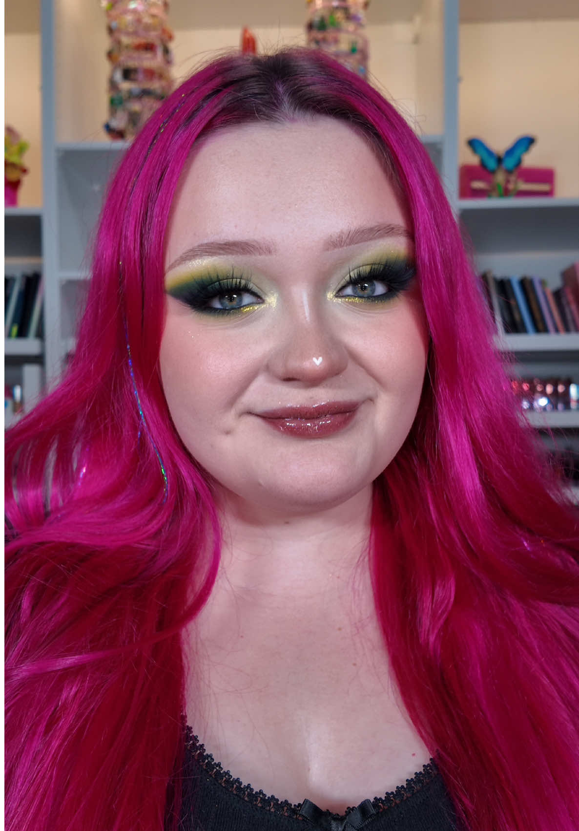 TikTok post by @linsmakeuplooks for MAKEUP BY MARIO. Caption reads: [...] @Saie slip tint powder @makeupbymario cream....