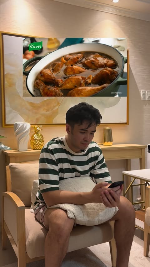 Instagram post by @akonangasimr.white for Knorr Philippines. Caption reads: Adobo fail? Lahat tayo dumaan diyan😬 Too much....