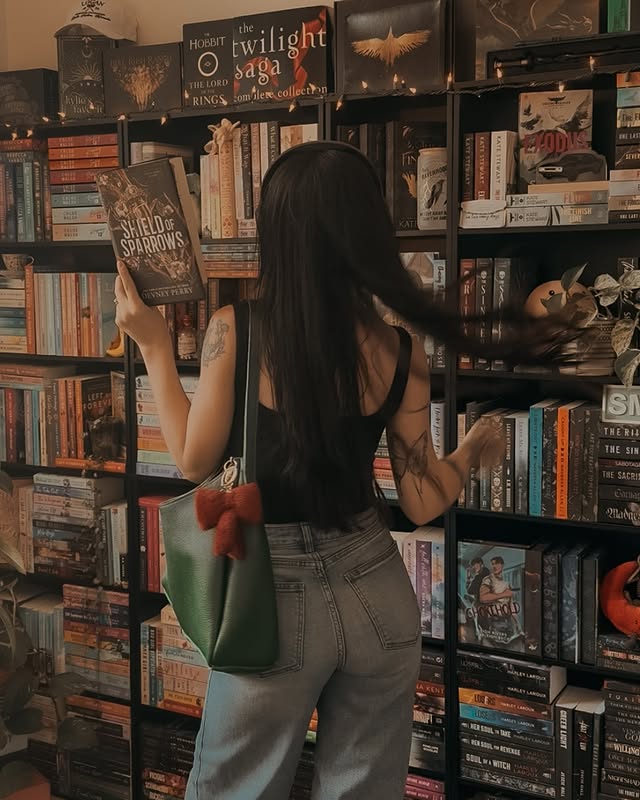 Instagram post by @emileerose_reads for Portland Leather Goods. Caption reads: [...] 30% off your order! #plgpartner....