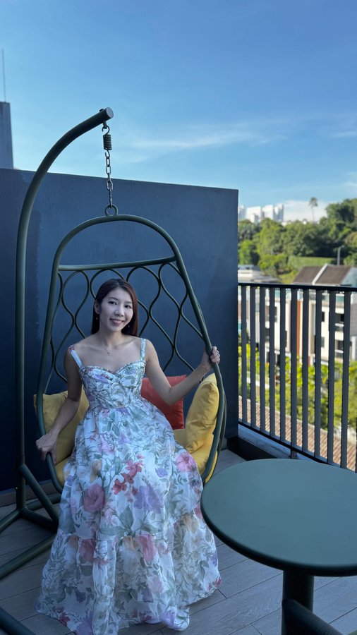 Instagram post by @liveloveatwithjie for Revlon. Caption reads: ✨Transform your hair in just 5 minutes!✨
Say hello....