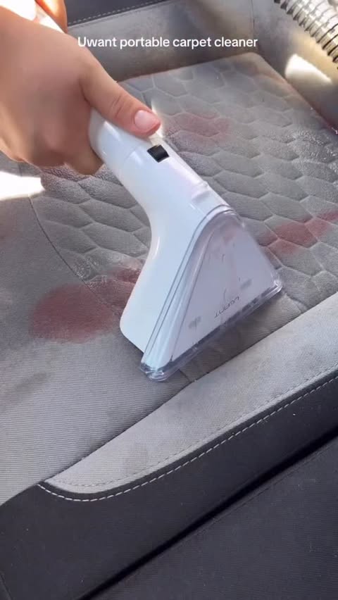 Instagram post by @ugc.anna_ for Voghion. Caption reads: Use code 【UA01】 for an extra €5 off on orders over....