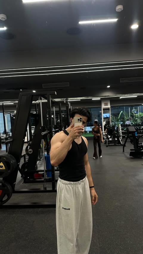 Instagram post by @aditya.lifestyle_ for Big Muscles Nutrition. Caption reads: 1200 calories with 70+gm protein Comment ‘DIET’....