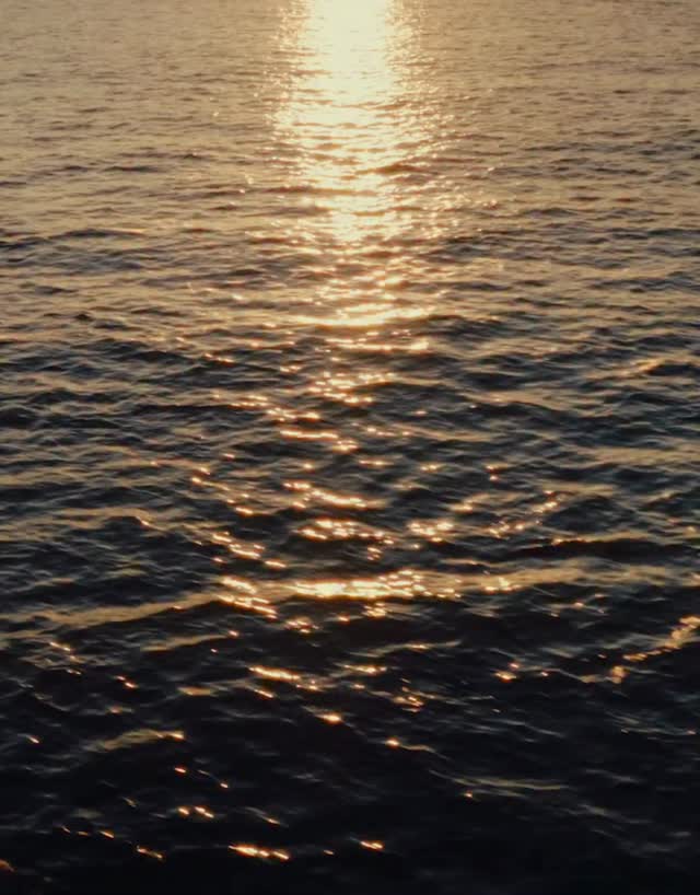 Instagram post by @delekj_ for Peak Design. Caption reads: I don’t switch bags often.
When something actually....