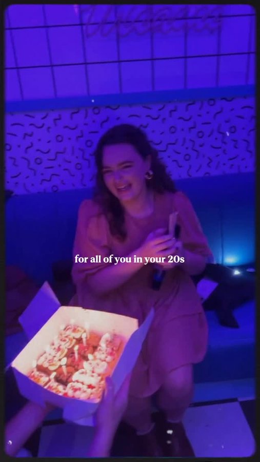 Instagram post by @itsthelifeofrobyn for Vithit. Caption reads: for anyone (not just in their 20s) who needs to....